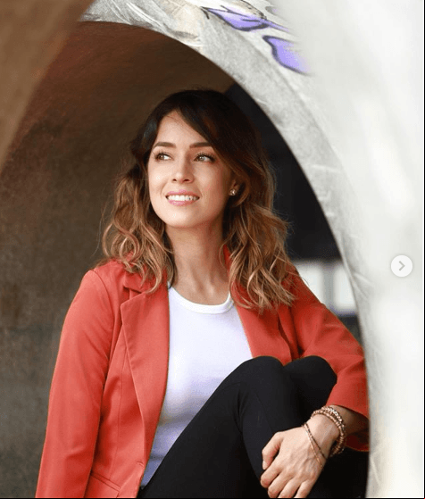 Antes de que la actriz Odemaris Ruíz interpretara el papel de 'Gina' en la telenovela, formó parte de 'El Club de Gaby' y 'Sábado Gigante' . Después de 'El Diario de Daniela' participó en las telenovelas 'Rubí' y 'La esposa virgen'.