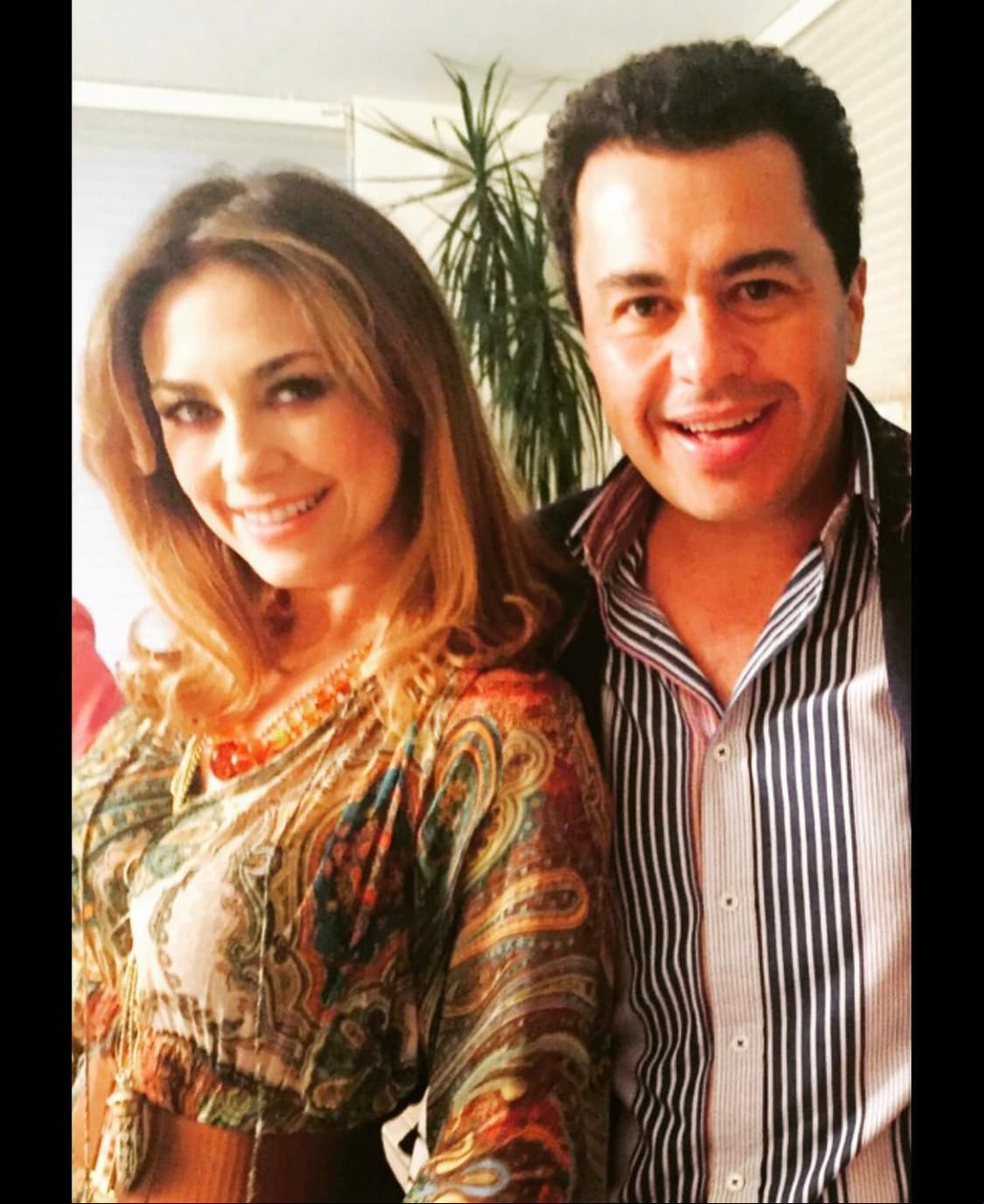 En cuanto a qué se dedica, Antonio, a diferencia de su famosa hermana, no se dedicó al medio del entretenimiento como artista, sin embargo, ha ayudado a gestionar su carrera.