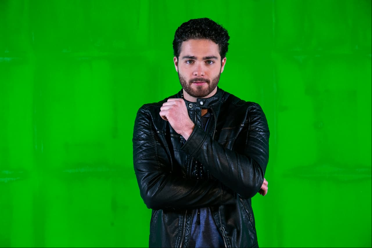 "Luis" (Carlos Said) es guapo, confianzudo, inmaduro, soñador y poco realista. Tiene buenos sentimientos y le falta determinación para ser claro con las mujeres que ama.