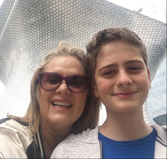 De igual manera, la actriz detalló que habla abiertamente con su hijo sobre la identidad de su padre. "No lo veo inseguro en ese aspecto y cuando tuvo un momento difícil acudimos con una especialista", dijo.
