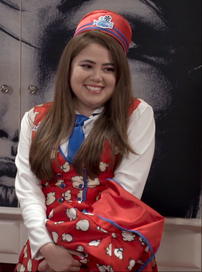 Pero sin lugar a dudas, uno de los looks que más extrañamos es el del vestido de palomitas que usaba cuando trabajaba en el 'Cine Pez'.