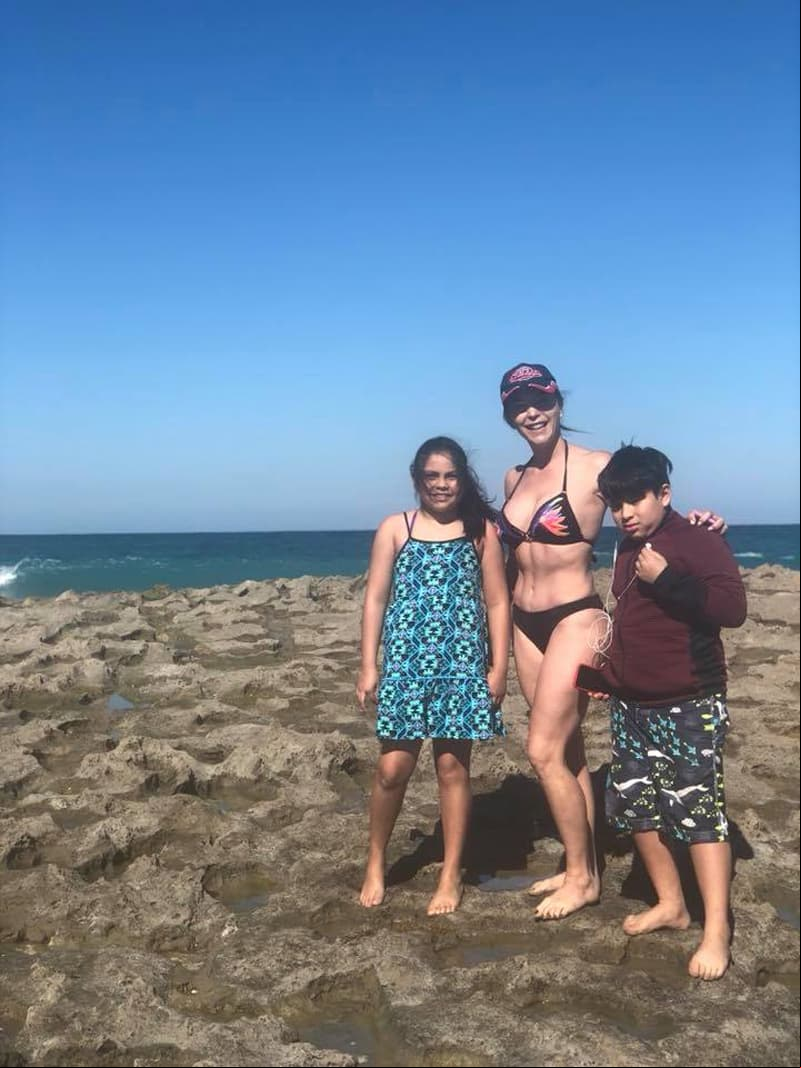 Laura Flores presumió su figura en bikini