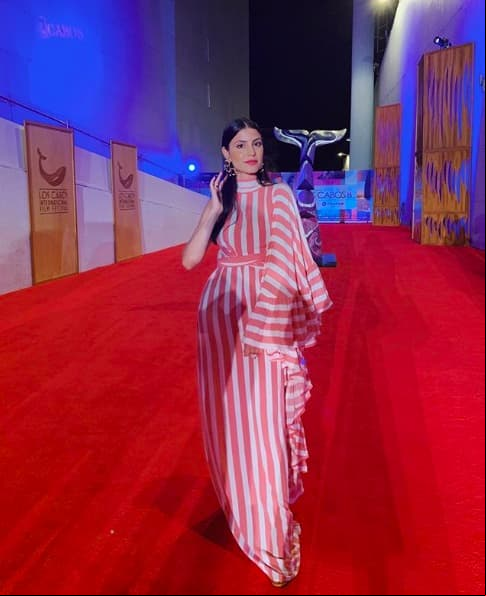 En Los Cabos Film Festival 2019, Bárbara lució un vestido de Yoemor, que acompañó con rios de Fernado Rodríguez.