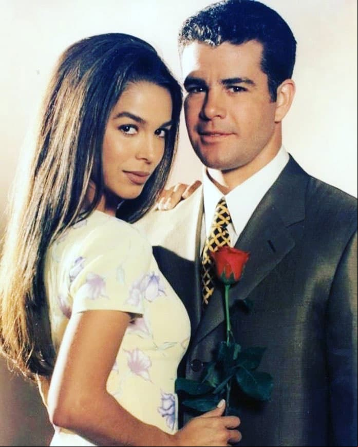 La pareja se conoció durante su participación en este grupo pop, del cual famosos como Thalía, Paulina Rubio, Erik Rubín & Benny Ibarra también fueron parte.