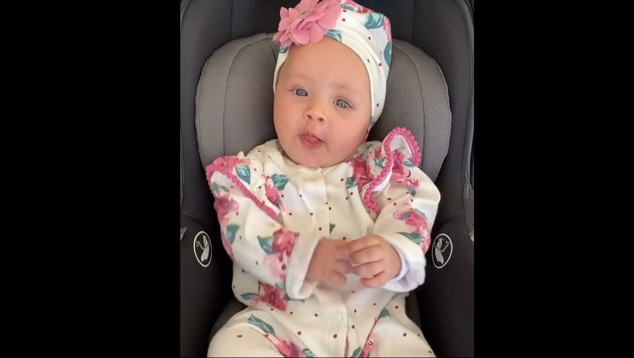 El pasado 12 de octubre, Marlene Favela debutó como mamá tras el nacimiento de su hija Bella Seely, a quien presentó cuatro meses después a través de la revista People en Español, en la cual destacó que jamás imaginó que sentiría un amor tan grande.