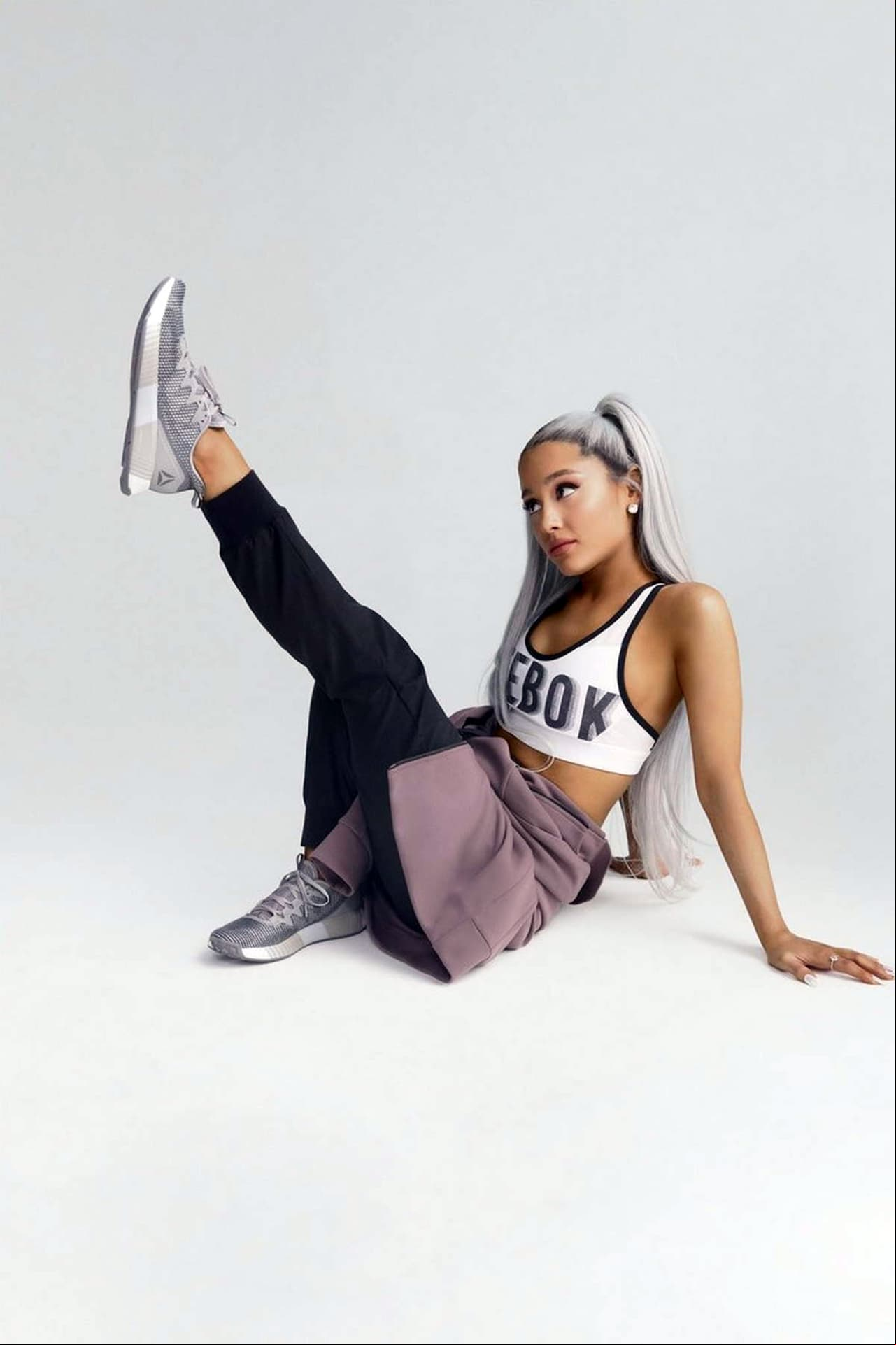 Las fotos de Ariana Grande posando en leggins para campaña de famosa marca deportiva