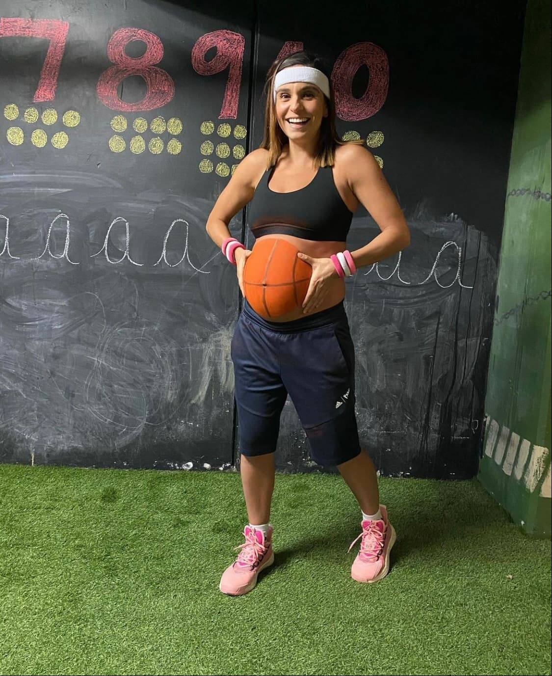 Como era de esperarse, las fotografías de Tania Rincón luciendo su baby bump de inmediato se viralizaron en redes sociales, donde sus seguidores destacaron lo guapa que lucía embarazada.