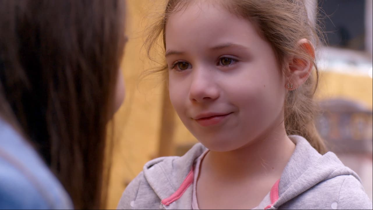 Valery Elizabeth Díaz Sais nació el 22 de abril 2010 y a la edad de seis años comenzó a tener algunas apariciones en comerciales.