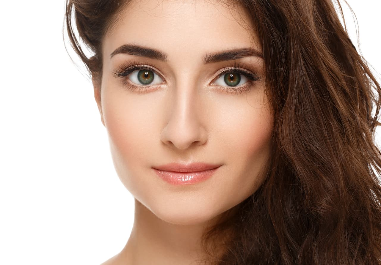 Este truco de maquillaje hará que tus ojos luzcan más claros