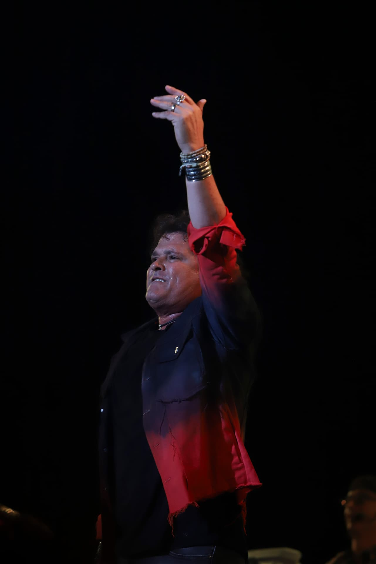 Carlos Vives
<br>
<br>Esta campaña busca que las personas donen dinero, ya sea con un pago único o mensual, y tiene como meta recaudar 25.000 millones de pesos colombianos.