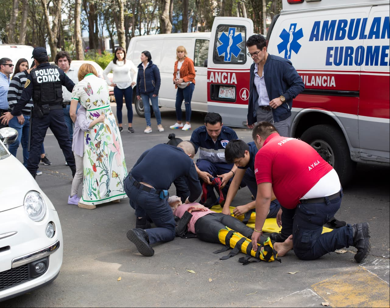La ambulancia llega para salvar a 'Sofía'.