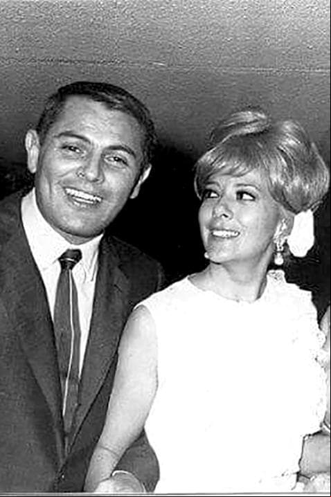 En 1961 se casó con Gustavo Alatriste, con quien procreó a su hija Viridiana y el cual fue uno de los grandes amores de la actriz; sin embargo, se separaron debido a las infidelidades del productor de cine. “Gustavo para mí, en mi vida personal y en mi vida artística, fue una persona muy importante”, contó Silvia en el programa ¡Cuéntamelo ya!