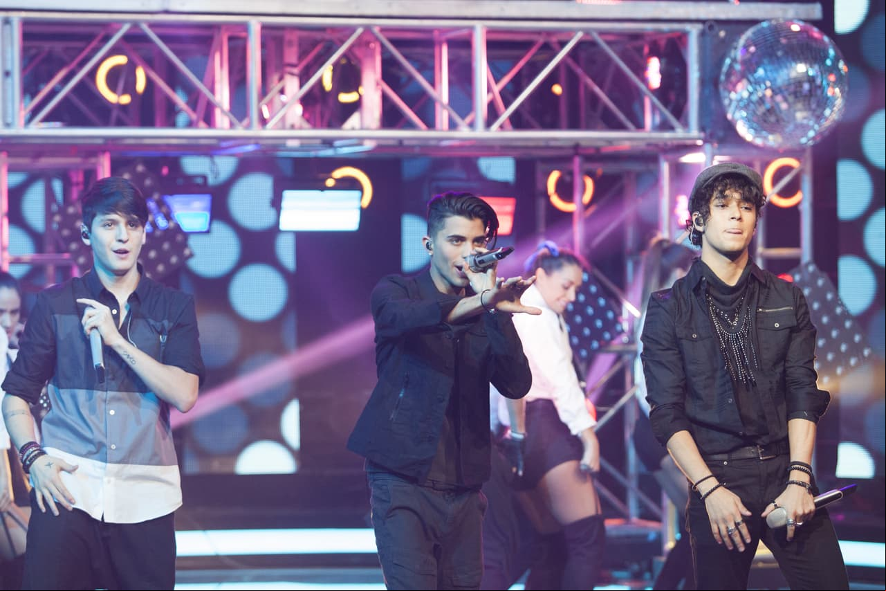 CNCO enloquece a sus fans en 'Al final... Todo queda en familia'