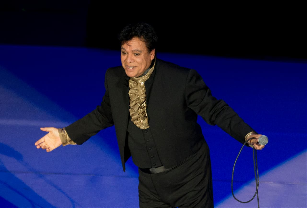 Hijo de Juan Gabriel publica fotos inéditas del cantante por su cumpleaños