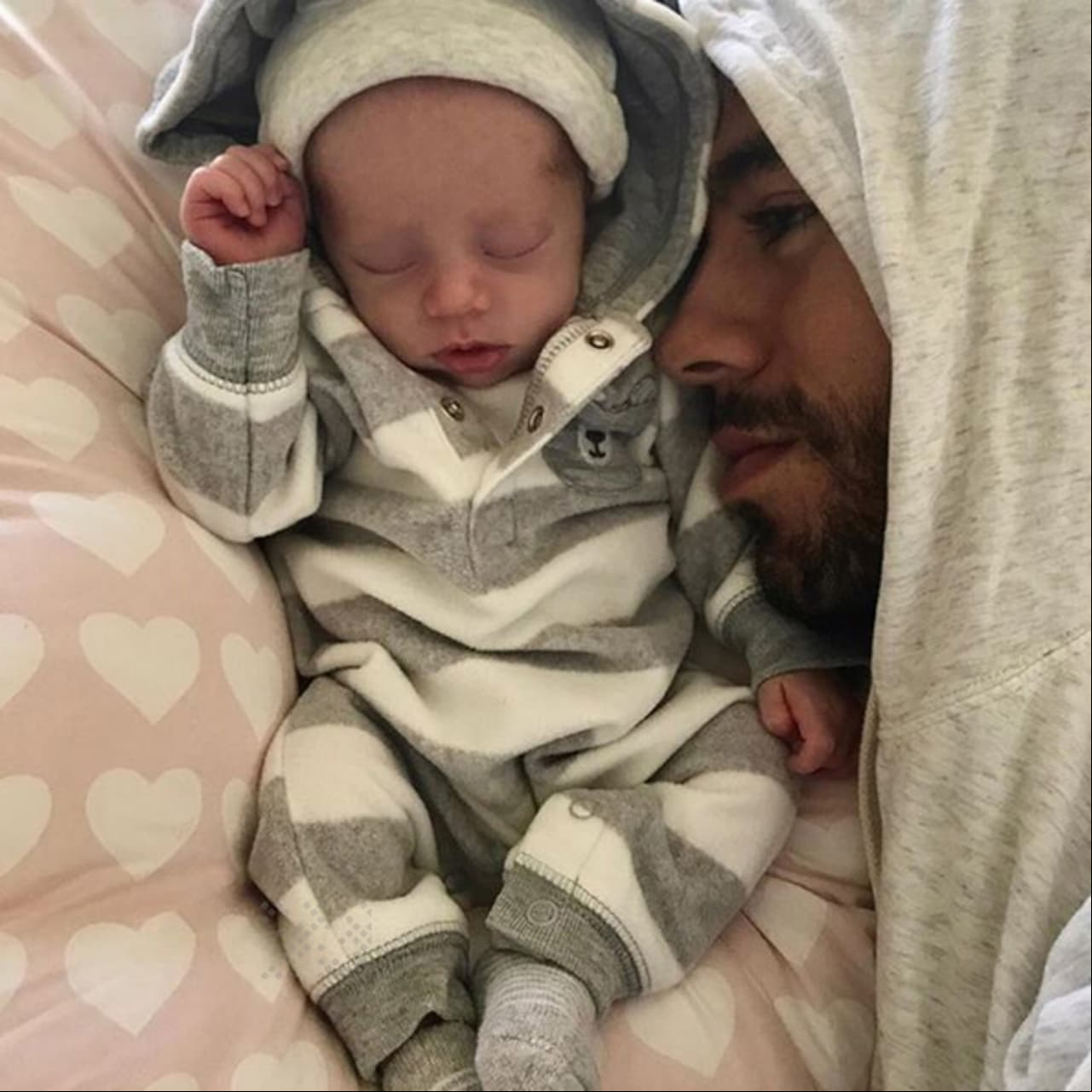 Enrique compartió en sus redes la primera imagen de su hijo
