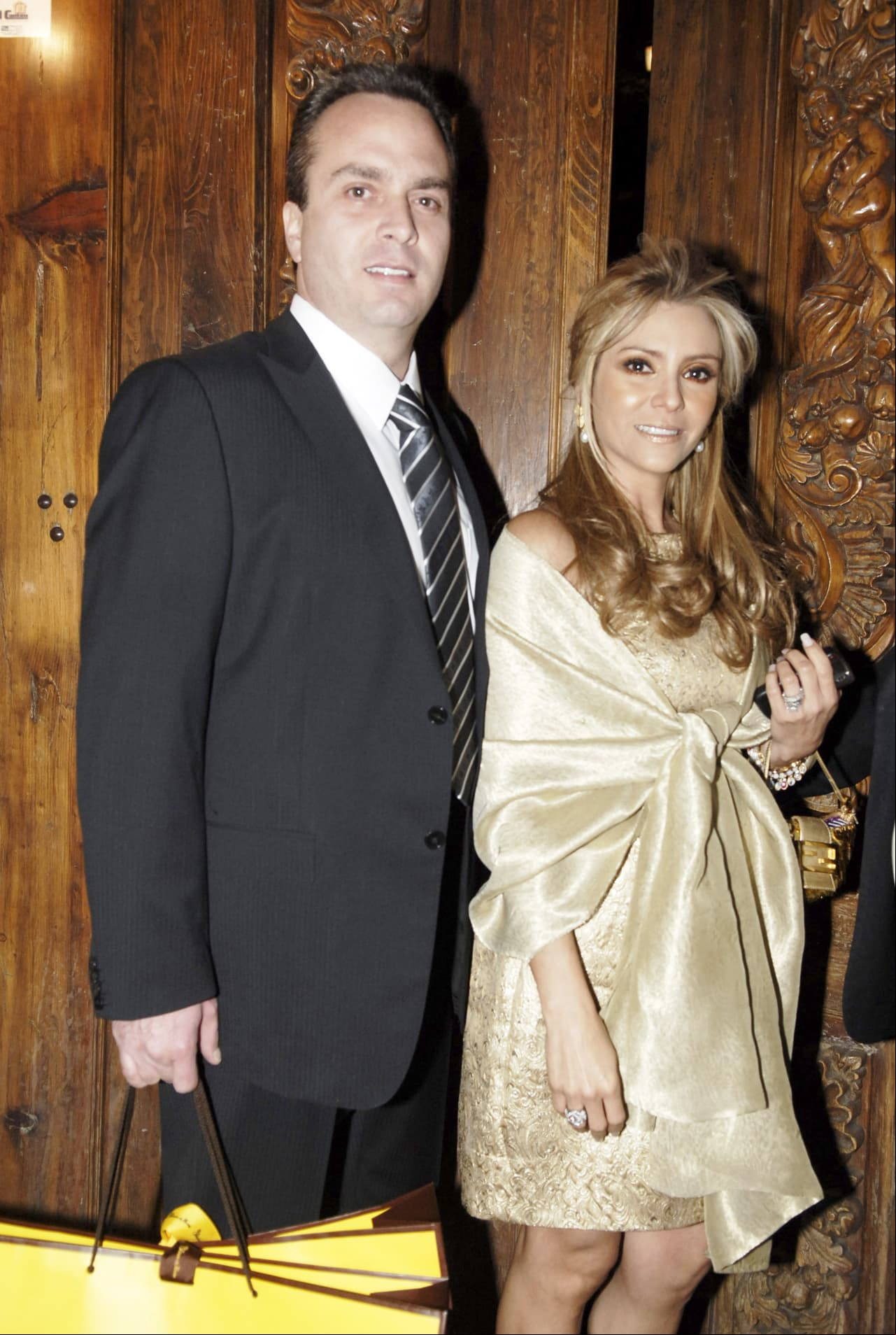 Daniela Castro y Gustavo Díaz Ordaz III renuevan sus votos tras 20 años de casados