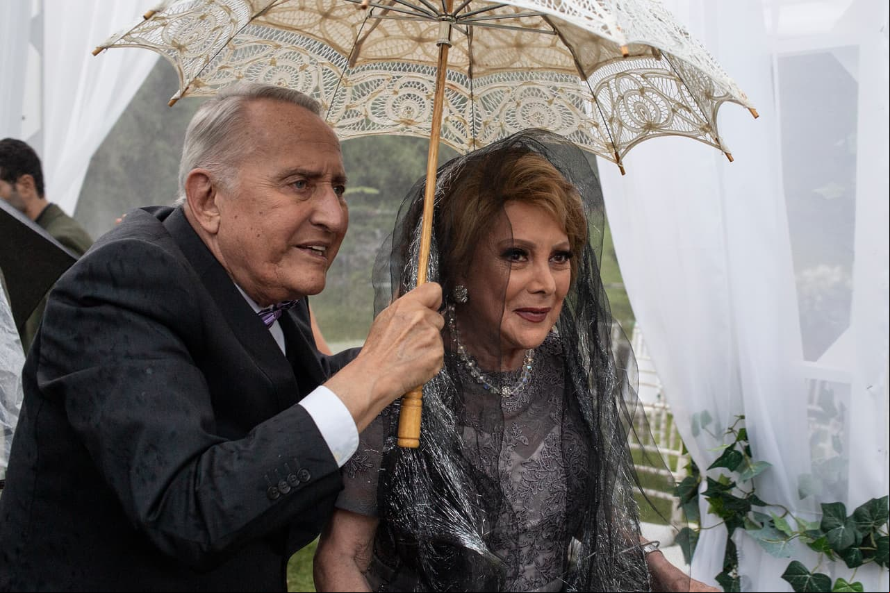 Jaimito siempre cuidando a su querida Maty.