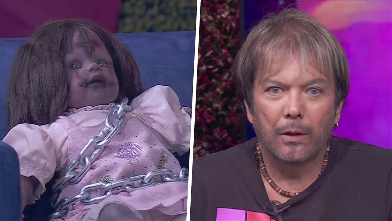 El fantasmólogo David Rojas llegó con la muñeca diabólica que debe estar encadenada