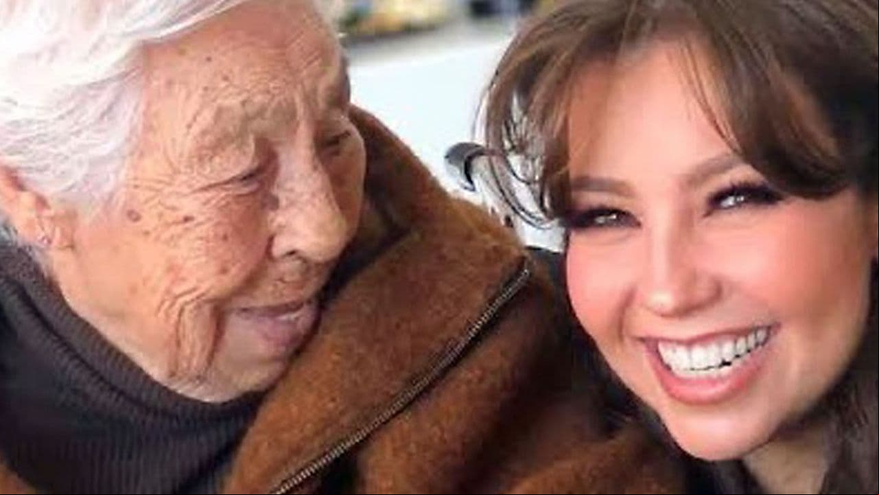 Thalía y su abuela, doña Eva Mange