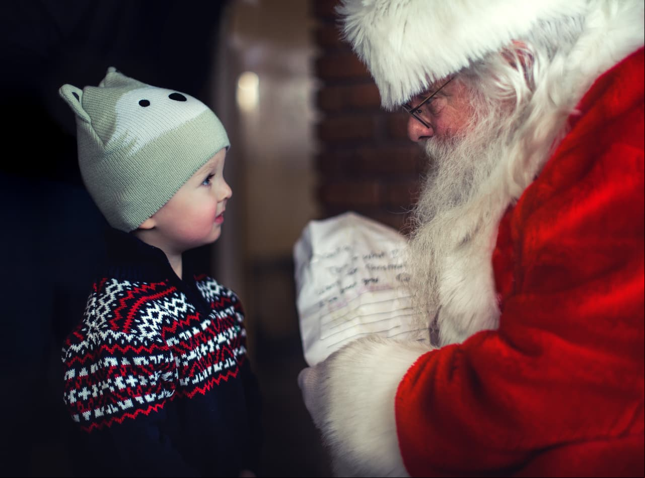 ¿Qué y cuánto regalarles a nuestros hijos en Navidad? Nuestra psicóloga te responde
