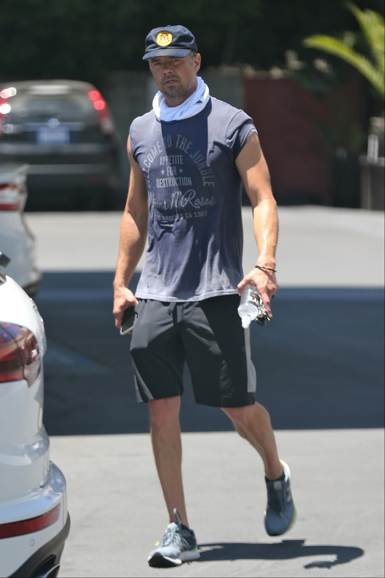 Josh Duhamel saliendo del gimnasio