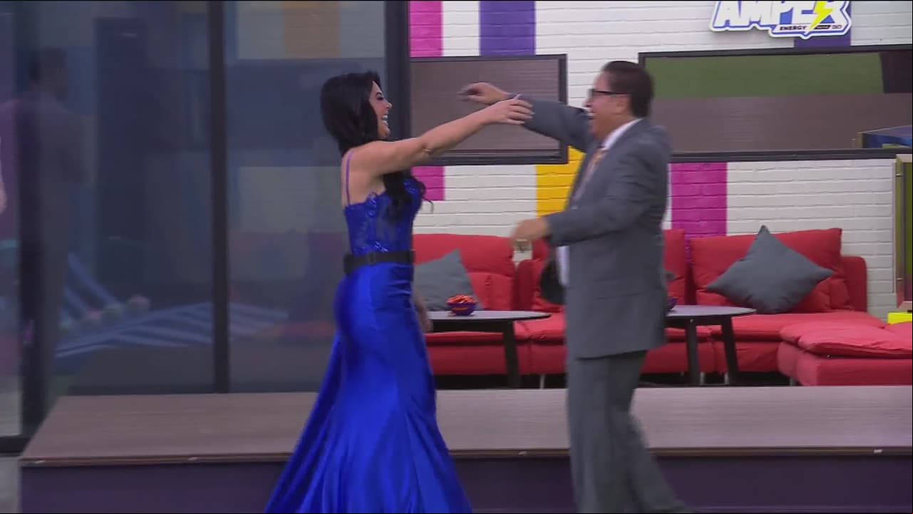 Paola Durante y Mario Bezares se abrazan en La Casa de los Famosos México