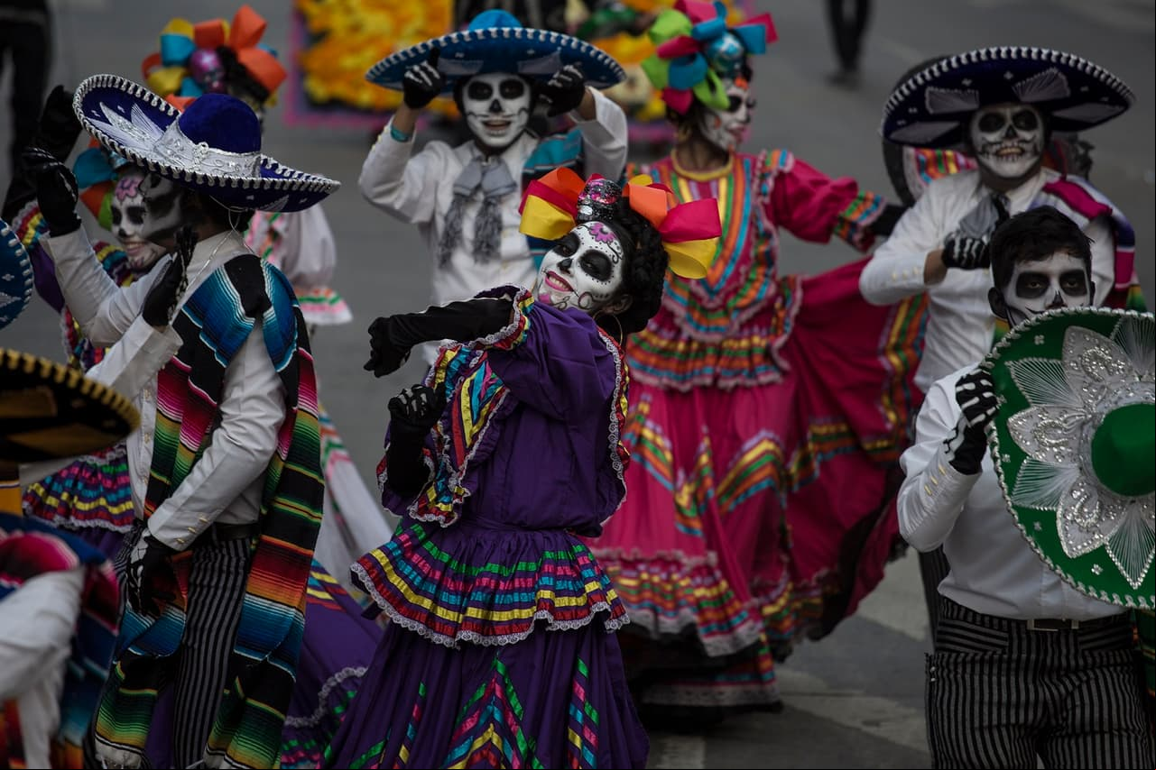 Entre charros, La Catrina no dejó de bailar en cada momento de la tarde.
