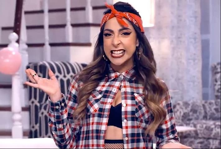 A Nicole se la imaginó como una tradicional "mojada" o "pocha".