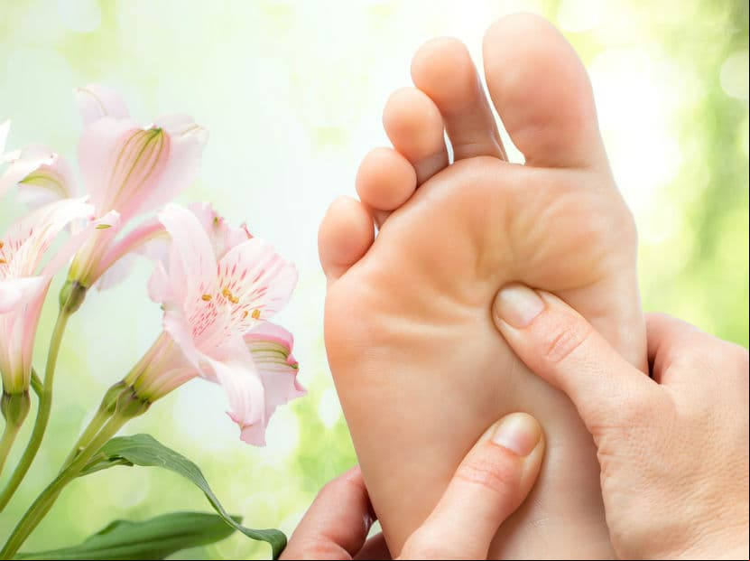 Los pies son su zona erógena, así que un masaje previo encenderá la pasión