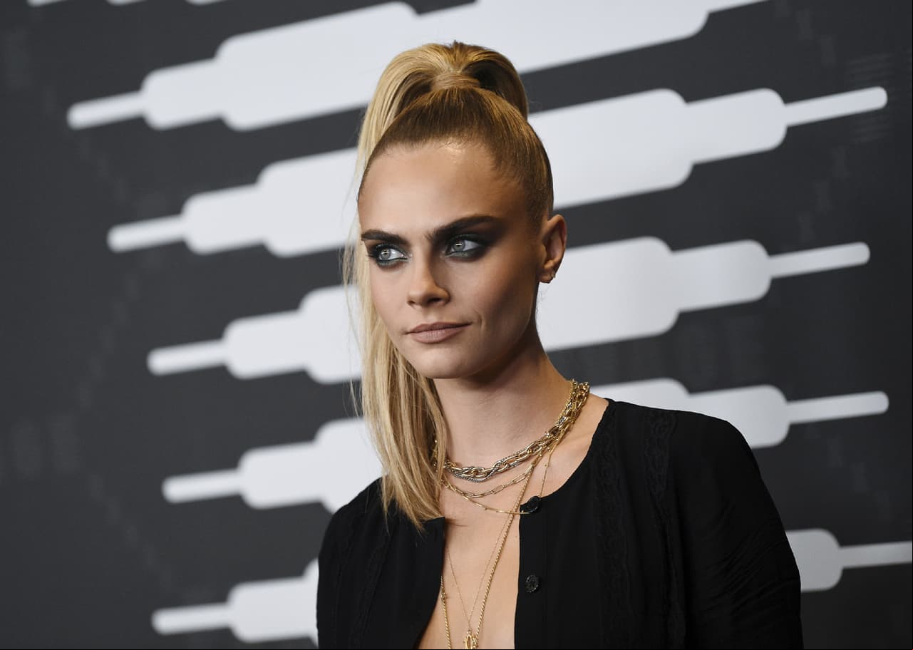 En octubre de 2017, Cara Delevingne fue invitada al programa ‘This morning’, donde itió que sufrió depresión y que hubo momentos en los que sintió que ya no quería continuar. “Y luego la culpa de sentirme de esa manera y no poder decírselo a nadie porque no debería sentirme así y no debería sentirme mal. Es la culpa”, agregó.