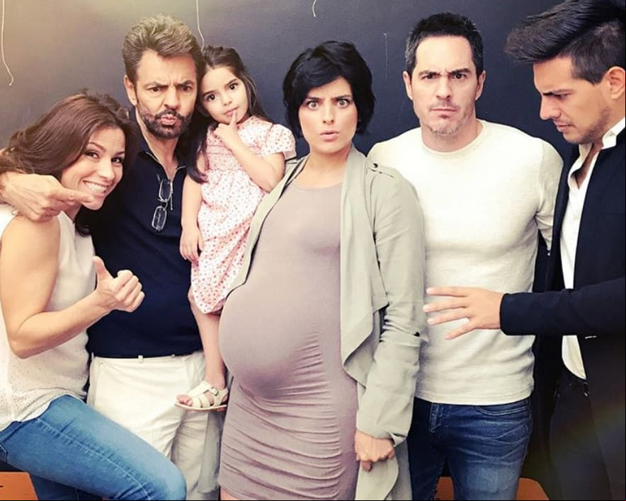 La familia Derbez está feliz con el nacimiento de la menor.