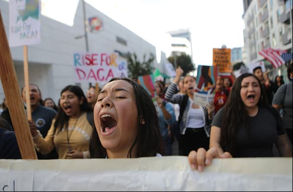 ¿Cuál es el estatus de DACA? ¿Quién decide sobre los permisos de trabajo de miles de beneficiarios?