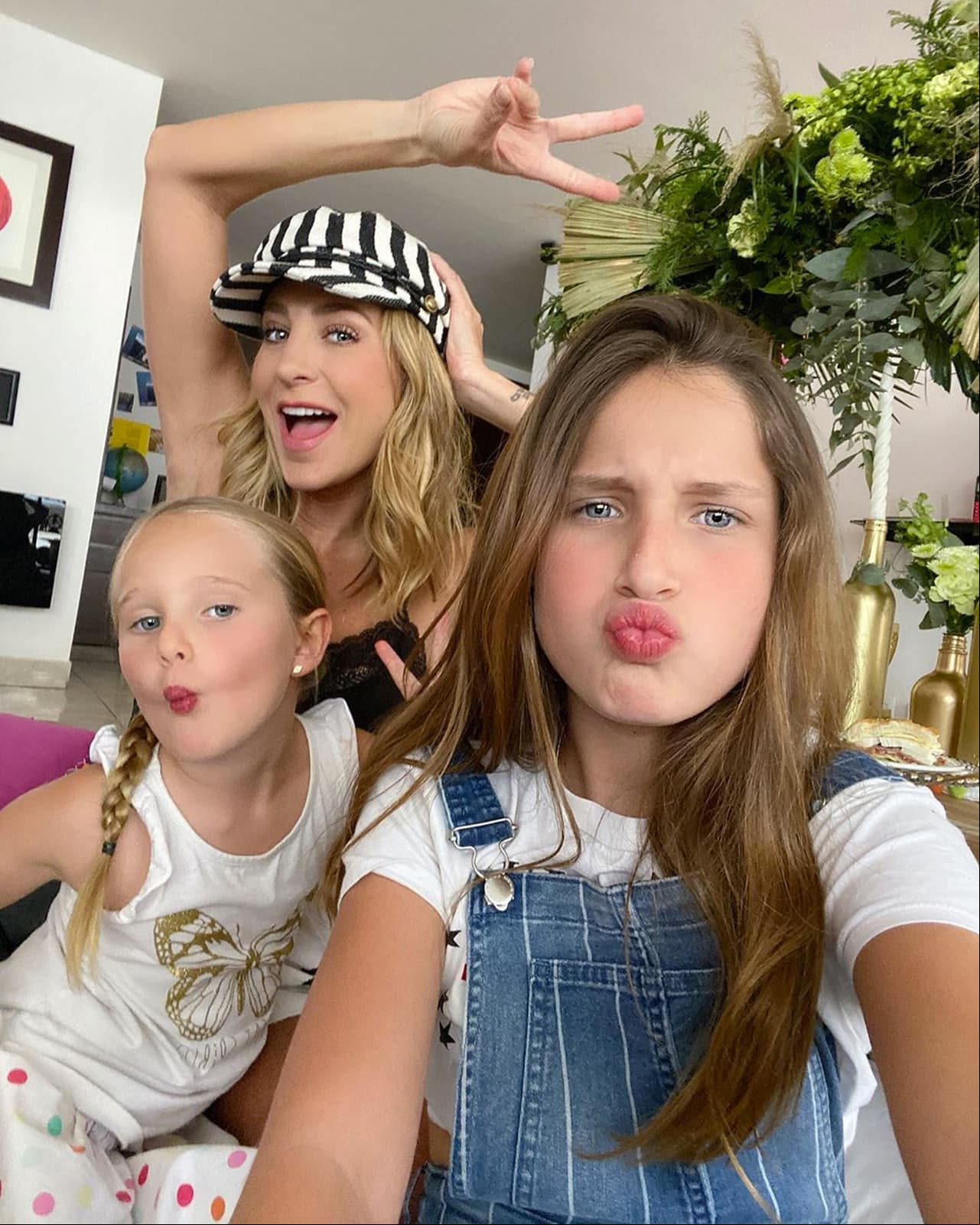 Geraldine Bazán recibe clases de su hija para tener una sonrisa perfecta