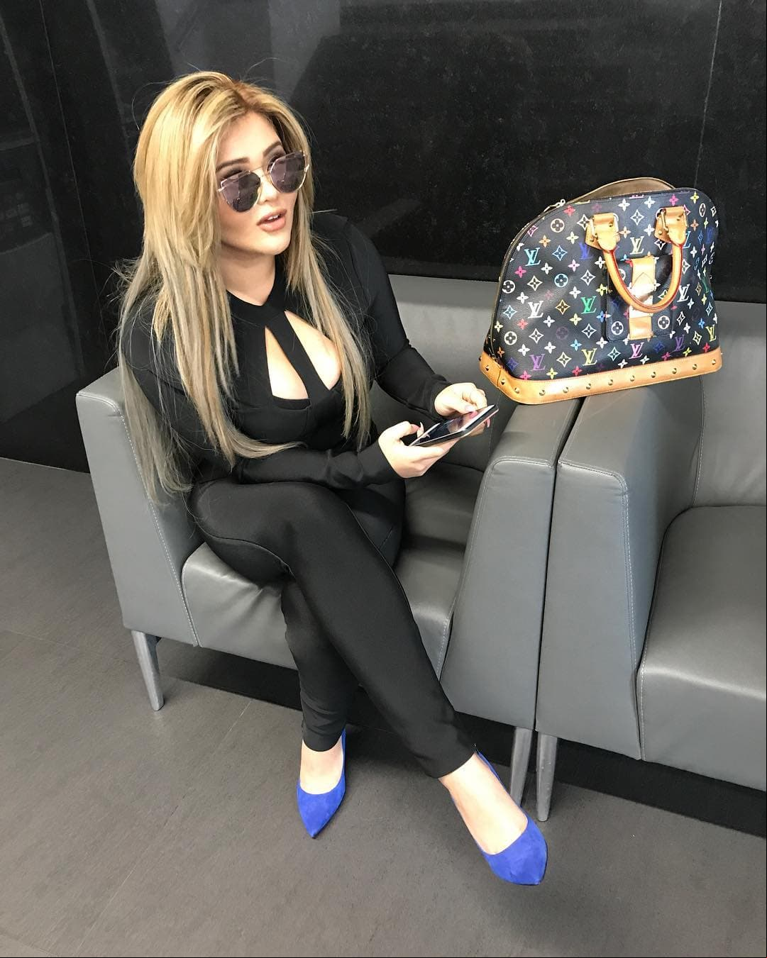 Di no a la piratería. En una de sus tantas publicaciones en Instagram, Aracely posó con una bolsa “carísima” y, en los comentarios, le dieron con todo, la acusaron de comprar piratería, ¿será?