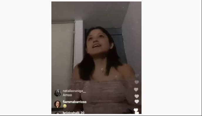 Sin embargo, pasó el tiempo y del tema ya no se volvió a hablar. A principios de octubre, Karol Sevilla se hizo viral luego de que en una de sus transmisiones un fan le pidiera cantar un fragmento de ‘Coro de Amor’.