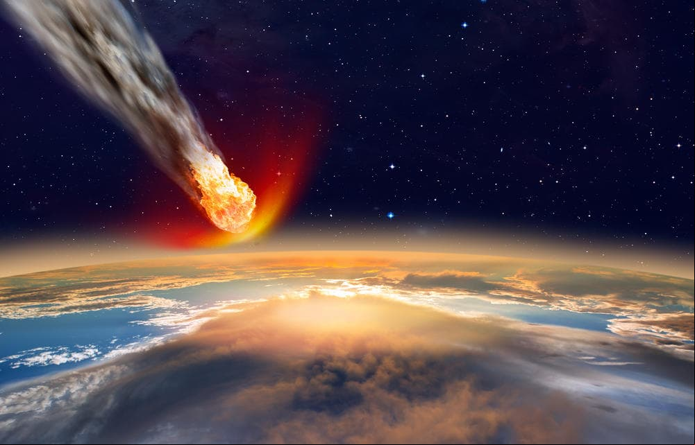 Simulación de un meteorito entrando a la tierra