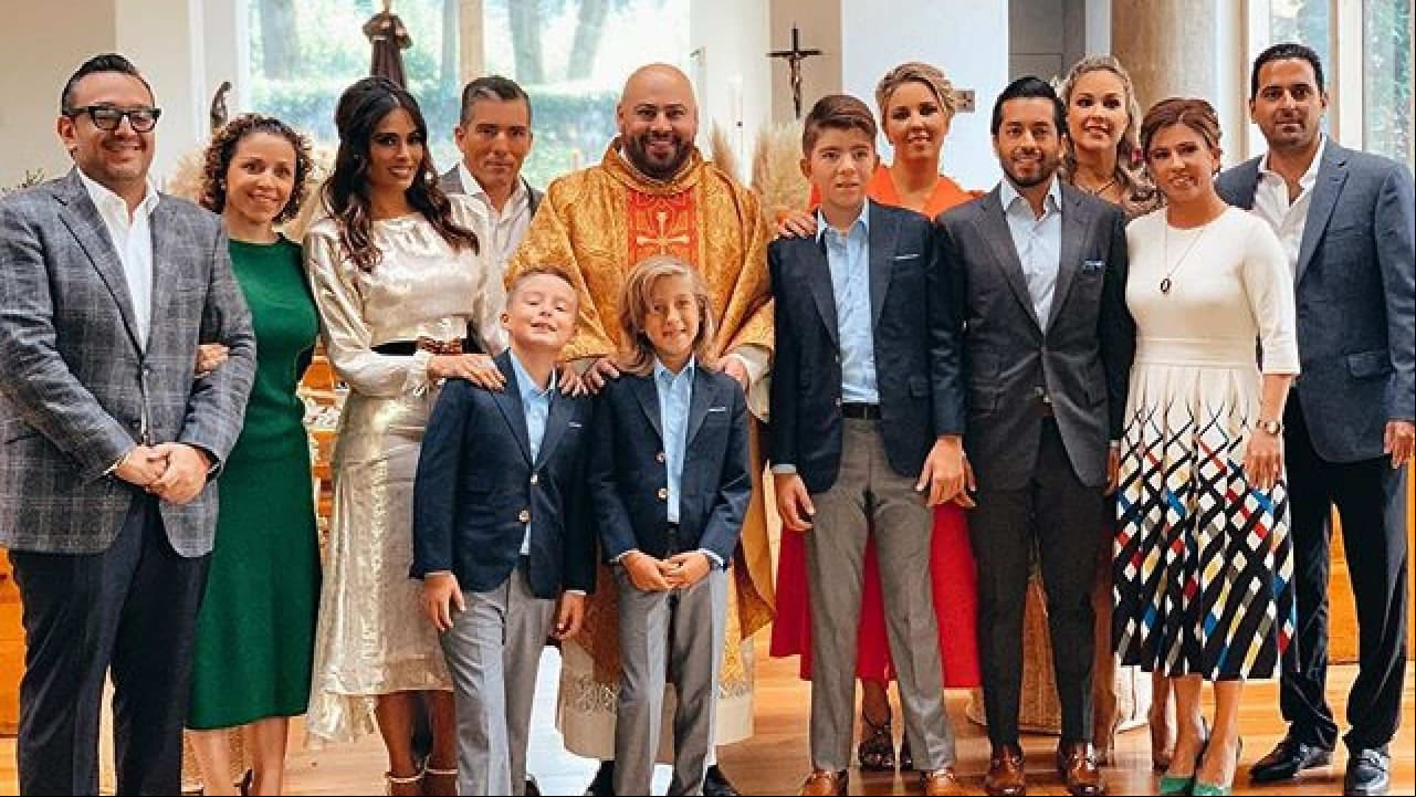 Galilea Montijo acompañada de su esposo celebraron la primera comunión de su hijo Mateo