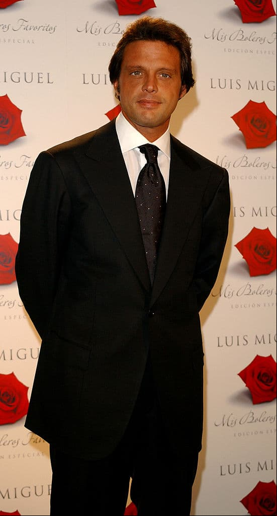 “Nos sé Tú” este tema que hizo famoso Luis Miguel en 1991 llegó a ser un éxito al ser incluido en el álbum ‘Romance’, en que se incluyeron otros temas del yucateco. El álbum vendió siete millones de copias en todo el mundo.