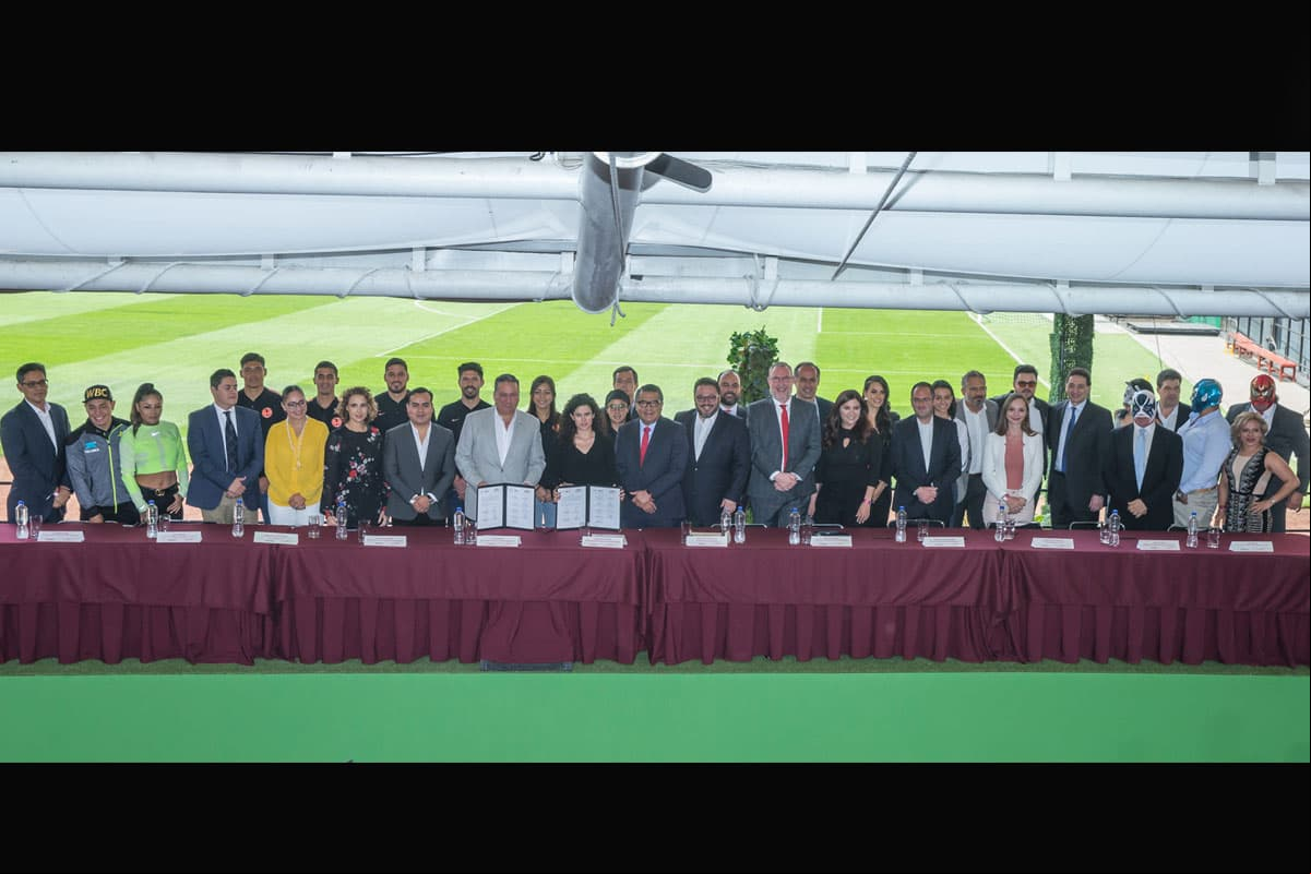 Líderes de cada área del Grupo Televisa se reunieron en el Estadio Azteca, donde se anunció que a través de este programa se dará  a eventos deportivos, culturales y de entretenimiento a los 300 mil becarios inscritos.