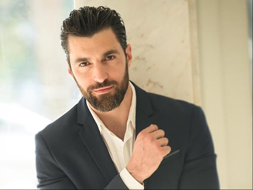Osvaldo de Leon dará vida a ‘Luis Guzmán’, un periodista que buscará desenmascarar a ‘Catalina Creel’ en la nueva versión de ‘Cuna de lobos’. La serie forma parte del proyecto Fábrica de sueños, el cual reinventará algunas de las telenovelas más populares de Televisa.