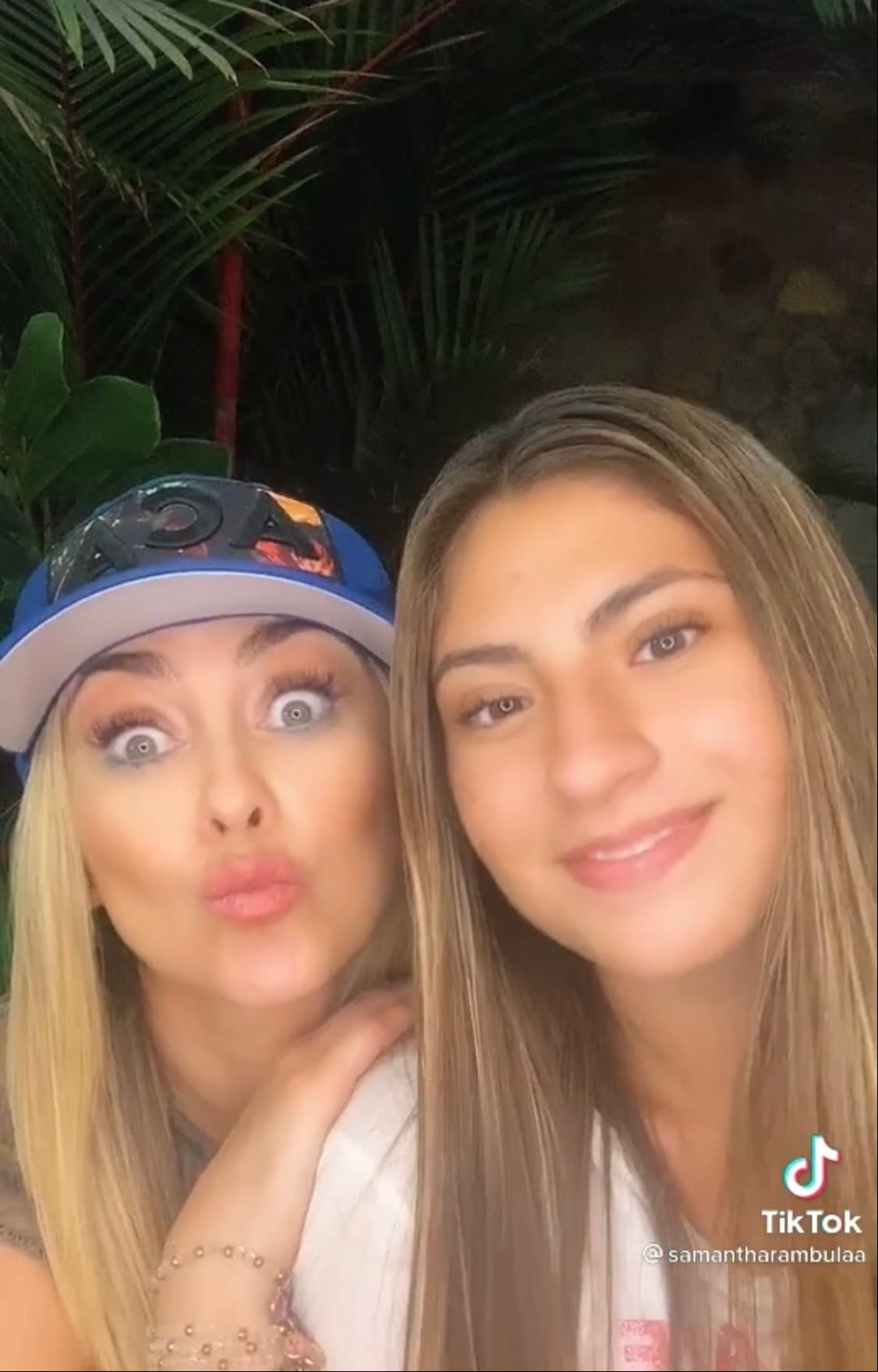 En el video de poco más de 12 segundos de duración, la joven comenzó mostrando que ambas se siguen en Instagram, para después sorprender con la presencia de Arámbula.