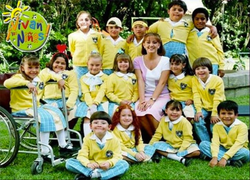En 2002, Andrea protagonizó una de sus telenovelas más recordadas, ‘¡Vivan los niños!’, interpretando a la ‘Maestra Lupita Gómez’, triunfando al mismo tiempo con su trabajo en el programa ‘Hoy’. A pesar de que se ha concentrado en su carrera como conductora, Andrea apareció por última vez en los melodramas en 2013 con ‘Qué pobres tan ricos’, además en 2019 protagonizó la cinta ‘Mamá se fue de viaje’ e hizo un cameo en ‘Guadalupe Reyes’.