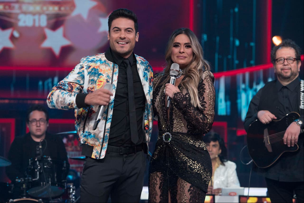 Carlos Rivera apareció en el escenario para interpretar "Me Muero".