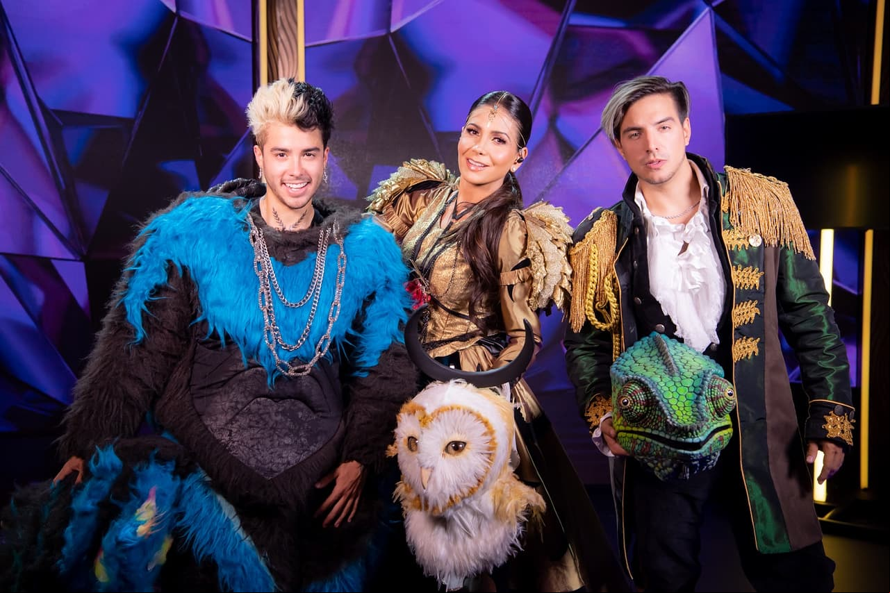 ¿Quién es la Máscara? 2020 sorprendió el día de su gran estreno al traer de regreso a tres de los personajes más populares de su primera temporada: Camaleón (Vadhir Derbez), Mario Bautista (Cebra) y Paty Manterola (Lechuza). Disfruta de este material exclusivo.