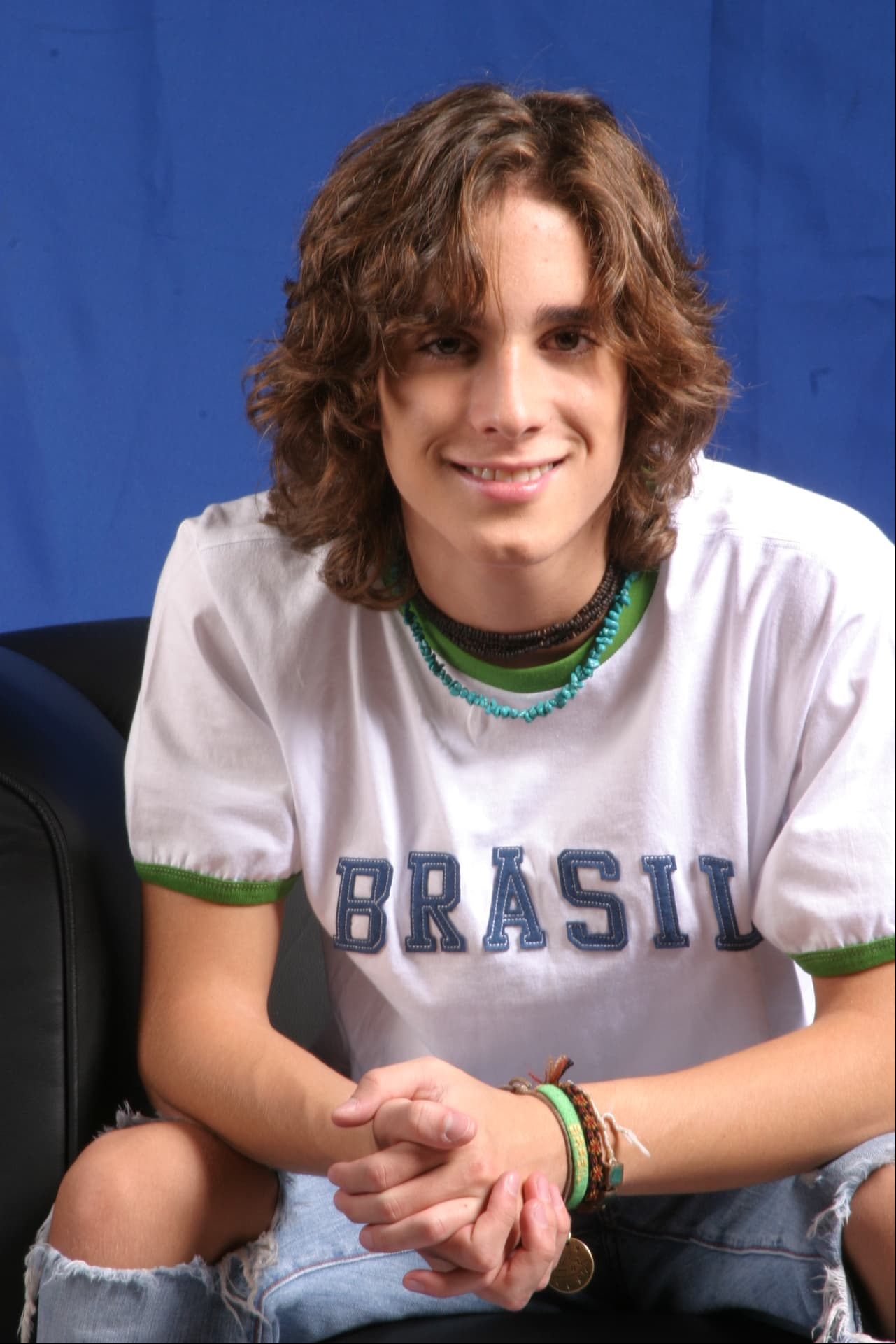 En el 2003, le llegó la oportunidad ser el antagonista de la telenovela infantil “Alebrijes y rebujos”, en la que demostró sus dotes actorales. Un año después, tuvo su primer protagónico en “Misión S.O.S”, y participó en la segunda temporada de “Rebelde”.
