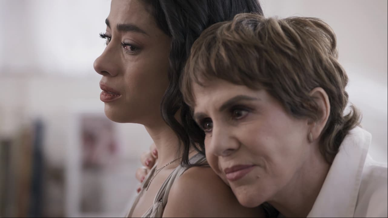 'Vera' regresó a la casa donde vivió con la querida 'Antonia' (Rebecca Jones), quien reapareció para abrazar a su hija.