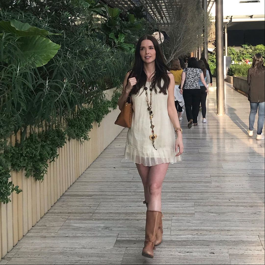 “Amo cómo mi cuerpo se va transformando. Amo cómo cada centímetro de mi piel está cambiando. Mis encías, mi pelo y la piel. Es como un viaje de nueve meses. Lo estoy disfrutando al 100”, dijo.