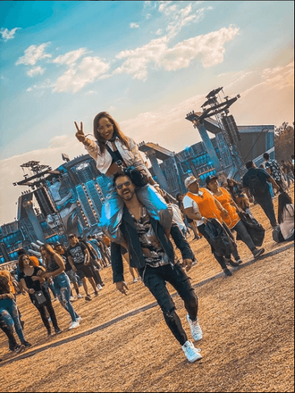 Las fotografías de las estrellas de televisión continuaron llenando las redes sociales. A inicios de marzo, acudieron a un festival de música en la Ciudad de México, recibiendo cientos de comentarios y emojis en forma de corazón. “Parejaza”, detalló Lisset; mientras que Claudia Álvarez comentó: “¿Quién iba a decir que al final ‘Nayeli’ se quedó con ‘Alejandro’? Los quiero”.