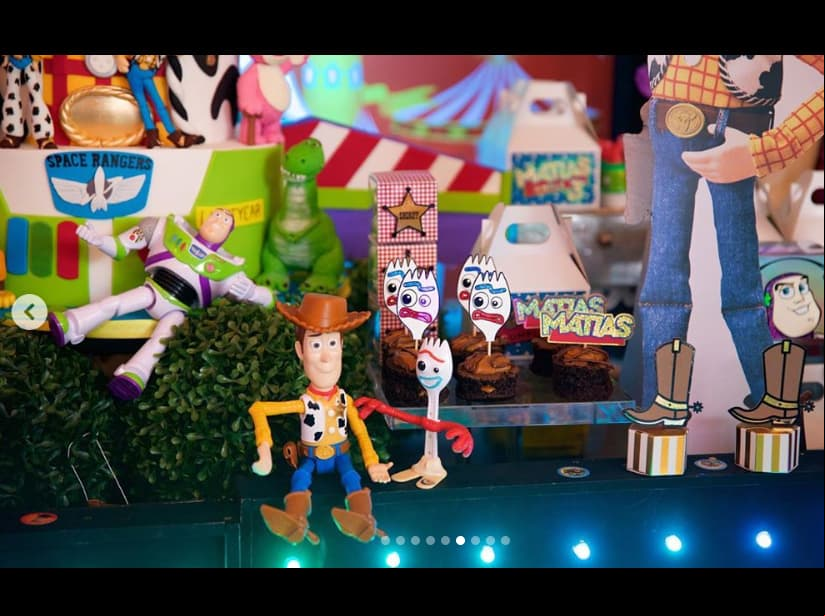 La actriz recurrió a Yanella Ortega, de la empresa Amarena Eventos, para que la ayudara con todos los detalles del festejo, ya que la mesa de dulces contó con una gran cantidad de productos, además de la elaborada decoración.