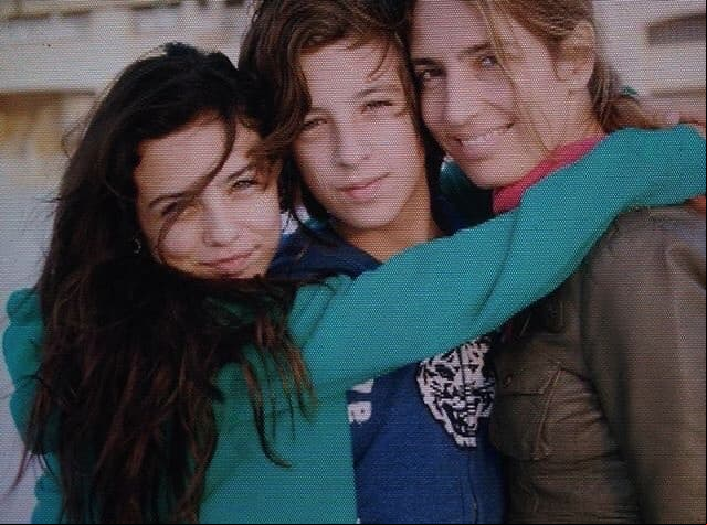 "El flaco era un gran papá; amoroso. Siempre estaba ahí. O sea el flaco y yo nos embarazamos juntos. Engordamos juntos. Parimos juntos. (...) Se levantaba ya cuando nació Luca, entonces, él veía a Fiona y yo a Luca. Todo su trabajo, su empuje, todo era por nosotros. Entonces, yo pensaba en Fiona y Luca no tenerlo y sí era muy fuerte", reveló Ricco, en entrevista con la periodista Mara Patricia Castañeda en abril de 2020.